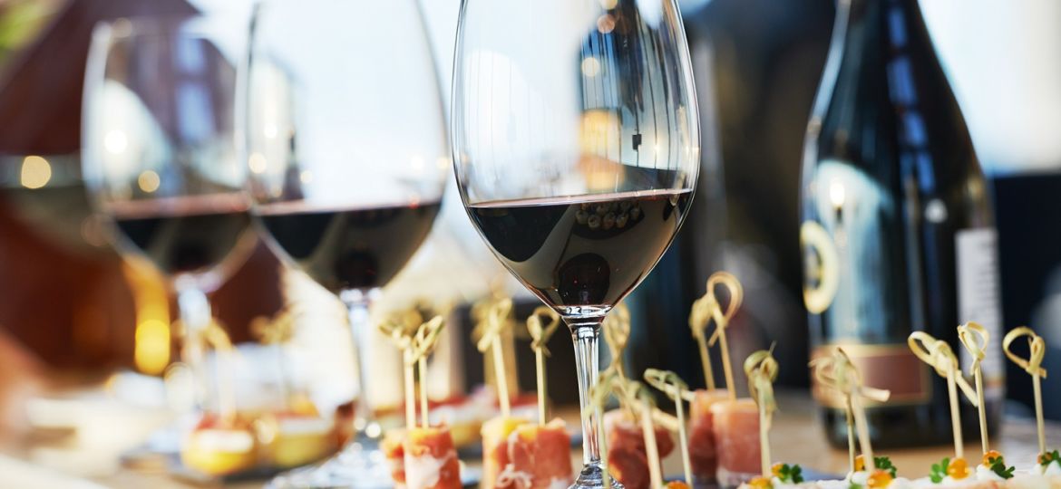 close-up catering table set